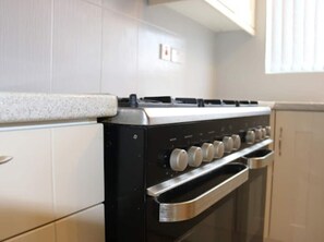 Ferienhaus | Eigene Küche | Kühlschrank, Mikrowelle, Ofen, Herdplatte