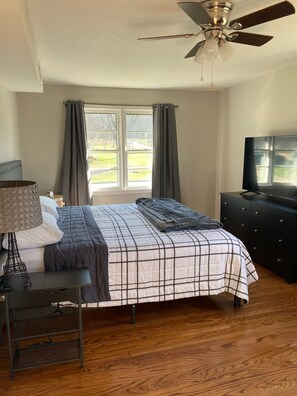 4 bedrooms, iron/ironing board, free WiFi, bed sheets