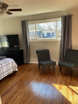 4 bedrooms, iron/ironing board, free WiFi, bed sheets