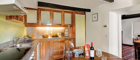 Hus Standard - flera sovrum - 2 badrum - intill bergen (Casa Dell'Antonio) | Eget kök | Kylskåp, ugn, spishäll och diskmaskin