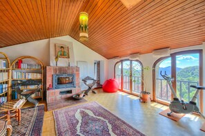 Standard House, Multiple Bedrooms, 2 Bathrooms, Mountainside (Casa Dell'Antonio) | Living area