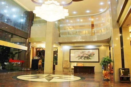 Interior. Bailegong Hotel Xinfeng