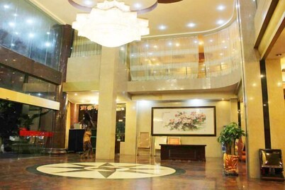 Bailegong Hotel Xinfeng