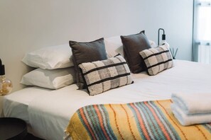 1 habitación, tabla de planchar con plancha, wifi y ropa de cama