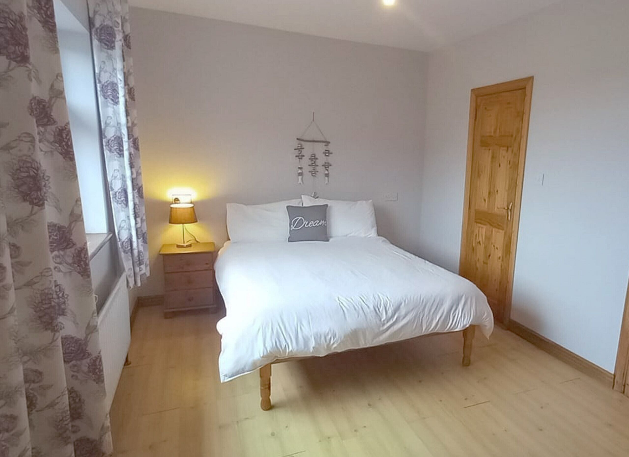 4 slaapkamers, gratis babybedden, beddengoed