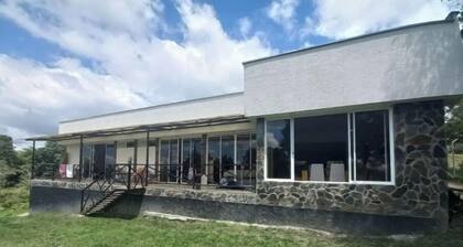 Cheerful 1 bedroom apt in the coffee heartland