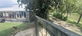 Cheerful 1 bedroom apt in the coffee heartland