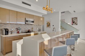 Villa | Private kitchen | Fridge, microwave, oven, stovetop - Breathtaking Luxury Villa Architectural Jewel (Palm Springs)