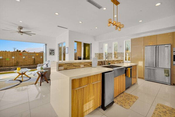 Villa | Private kitchen | Fridge, microwave, oven, stovetop - Breathtaking Luxury Villa Architectural Jewel (Palm Springs)