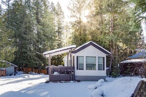 Cabin (Minimalist Hideaway) | Exterior