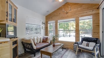 Cabin (Minimalist Hideaway) | Exterior