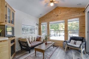 Exterior - Minimalist Hideaway (Packwood)