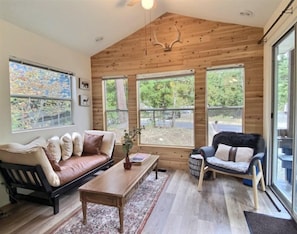 Cabin (Minimalist Hideaway) | Exterior