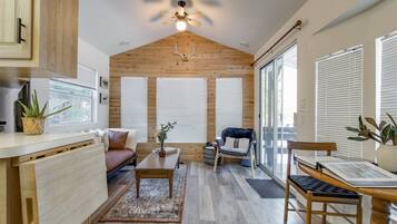 Cabin (Minimalist Hideaway) | Exterior