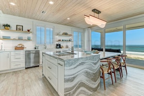 House, 3 Bedrooms | Private kitchen