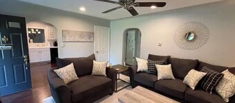 Cheerful 3 Bedroom Cottage Getaway w/ Lake Access