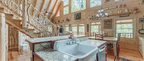 Cabin, 3 Bedrooms | Bathroom | Towels