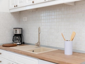 Appartement (Three Bedroom Apartment with Terrace ) | Cuisine privée | Réfrigérateur