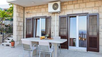 Apartamento (Three Bedroom Apartment with Terrace ) | Terraço/pátio