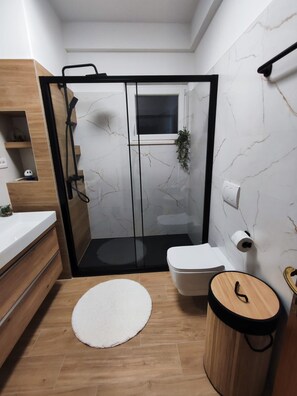 Apartamento (Three Bedroom Apartment with Terrace ) | Baño | Toallas