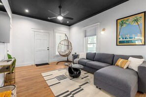 Unclassified image, 4 of 37, button