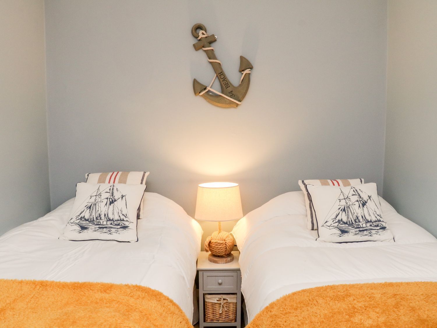 7 quartos, individualmente decorados, individualmente mobiliados