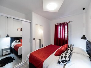 2 bedrooms, free cots/infant beds