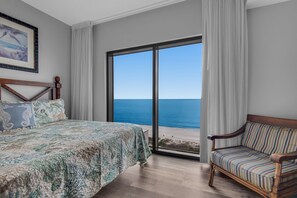 2 habitaciones, tabla de planchar con plancha y cuna de viaje 