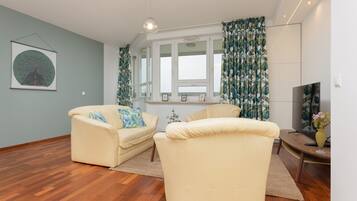 Apartment, 2 Bedrooms, 2 Bathrooms | Living room