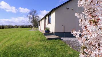 Cottage | Property grounds