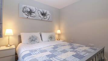 Cottage | 2 bedrooms, individually decorated, individually furnished, free WiFi