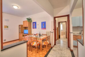 LĂ€genhet Standard - 2 sovrum (Casa Letizia few min from sea) | Matsal