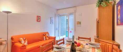 Departamento estándar, varias habitaciones (Casa Letizia few min from sea) | Restaurantes
