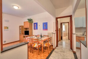 Appartement Standard, plusieurs chambres (Casa Letizia few min from sea) | Restauration