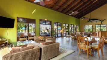 Condo, Multiple Beds, Balcony, Ocean View (Kanaloa 2403) | Interior