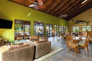 Condo, Multiple Beds, Balcony, Ocean View (Kanaloa 2403) | Interior