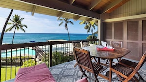A wooden deck with a table and chairs overlooking a pool and ocean. - Konaloa Unimpeded Views of the Ocean (Kailua-Kona)