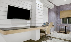 Standard Double Room | Desk, iron/ironing board - Itsy Hotels Banana Boutique (Varanasi)