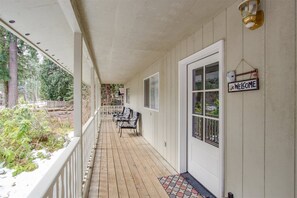 Exterior - Mr. Gnomersons Hideaway (Packwood)