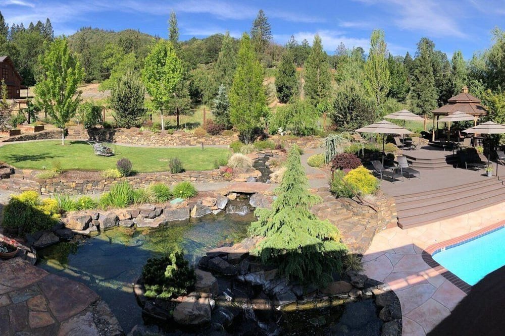 Country Willows Inn and Estate
