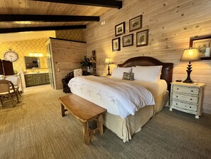 Sunrise Suite | Premium bedding, individually decorated, individually furnished - Country Willows Inn and Estate (Ashland)