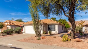 A residential area with houses featuring tiled roofs and stucco walls. - Cozy 2 bedroom house in Chandler (Chandler)