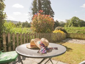 Cottage | Outdoor dining - 7 Railway Cottages (Ulverston)