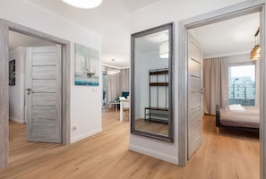 4 bedrooms, bed sheets