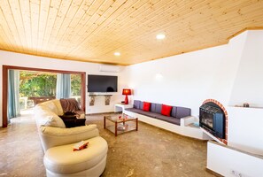 Villa, 4 Schlafzimmer, eigener Pool, Poolblick | Wohnbereich