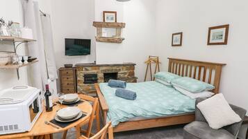 Cottage | 1 bedroom, individually decorated, individually furnished, free WiFi