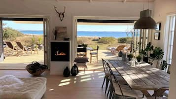 Cabin | Dining
