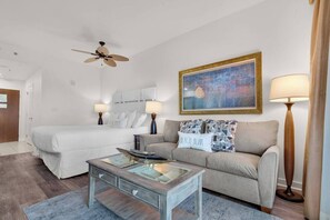 1 bedroom, iron/ironing board, WiFi, bed sheets - Studio @ Luau! Heated pool 11/22-29 & 12/23-1/2 (Miramar Beach)