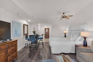 1 bedroom, iron/ironing board, WiFi, bed sheets - Studio @ Luau! Walk to beach! Sleeps 4~ (Miramar Beach)