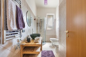 Villa | Bathroom - 2950 Villa Acquamarina by Perle di Puglia (Ostuni)